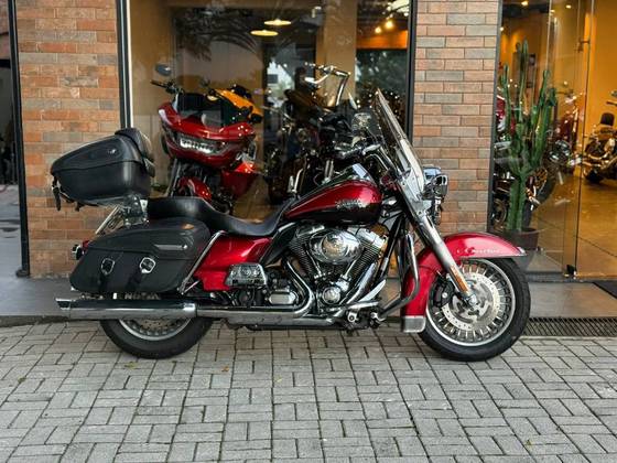 HARLEY-DAVIDSON ROAD KING CLASSIC 